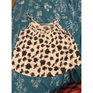 6 FOR $15 Xs black floral crop top